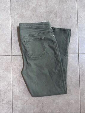 Chico’s 0.5 Girlfriend Slim Ankle Pants Size 6 Khaki Green Perfect Stretch